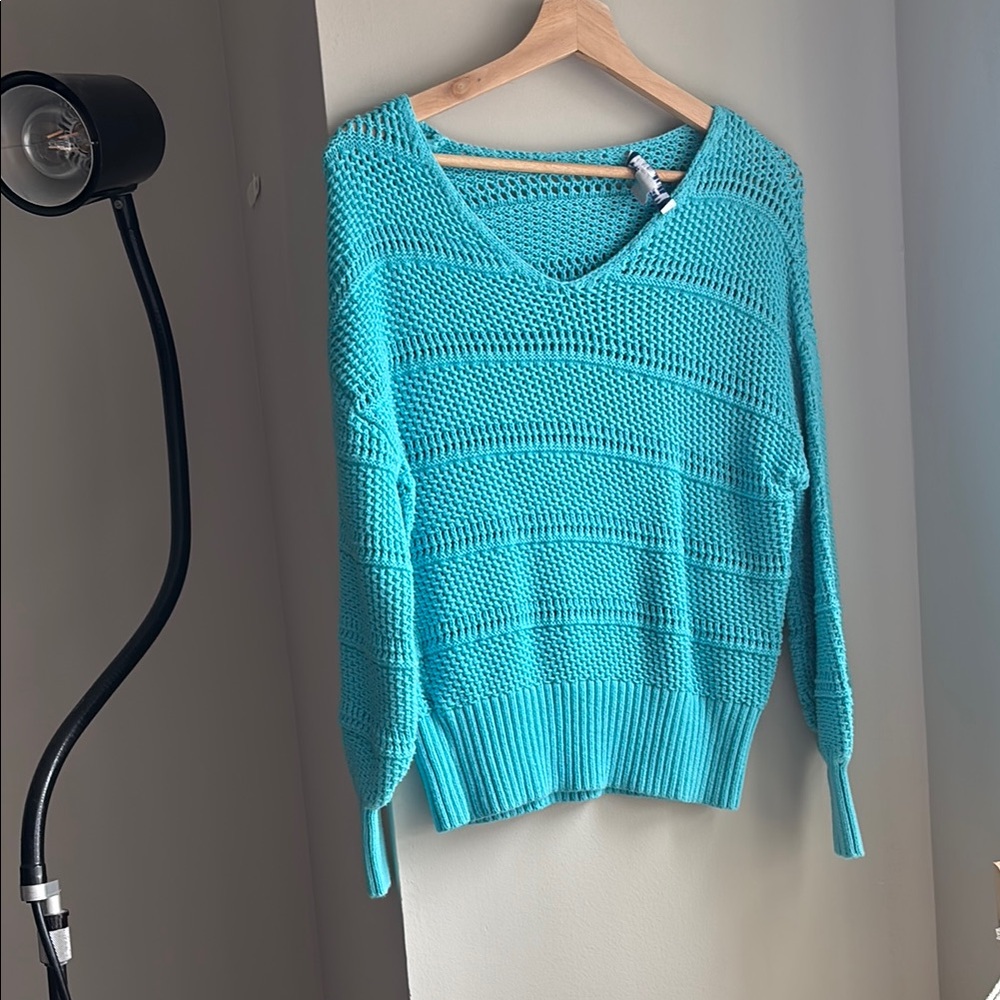 Tommy Bahama Blue V-Neck Sweater Lightweight Knit